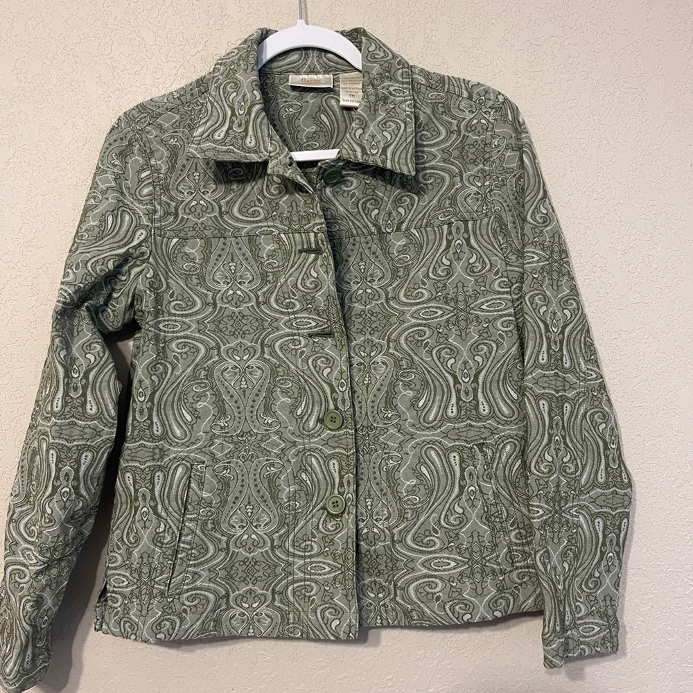 Green Paisley Blazer with Vintage Charm